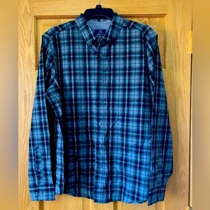 New! Men’s classic fit plaid dress shirt
